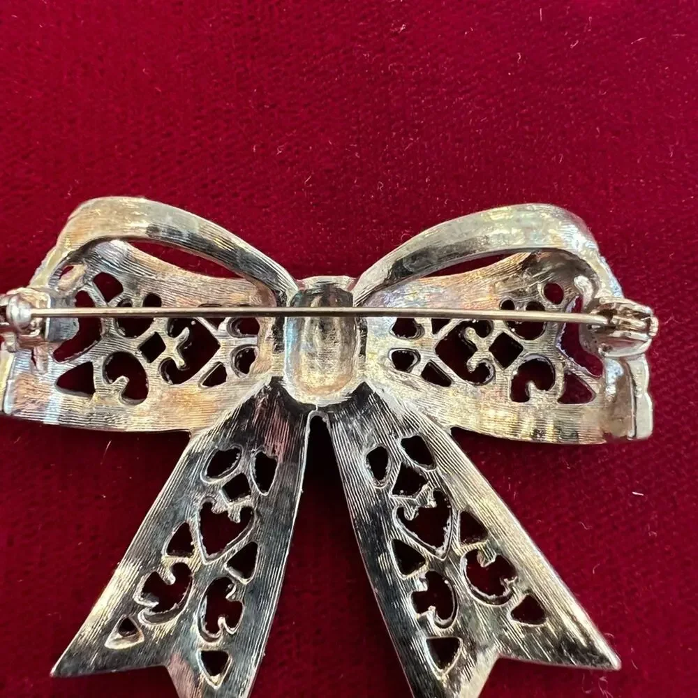 Vintage holiday bow pin